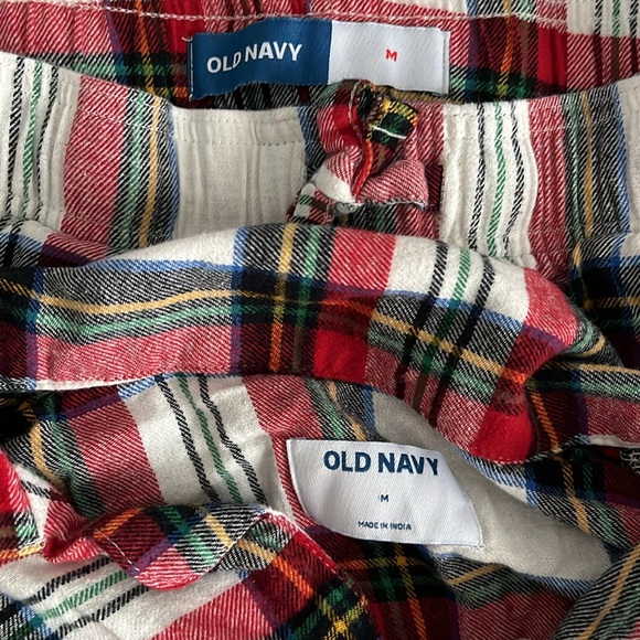 *set* Worn once Holiday pyjama set from Old Navy size Medium - Picture 3 of 4